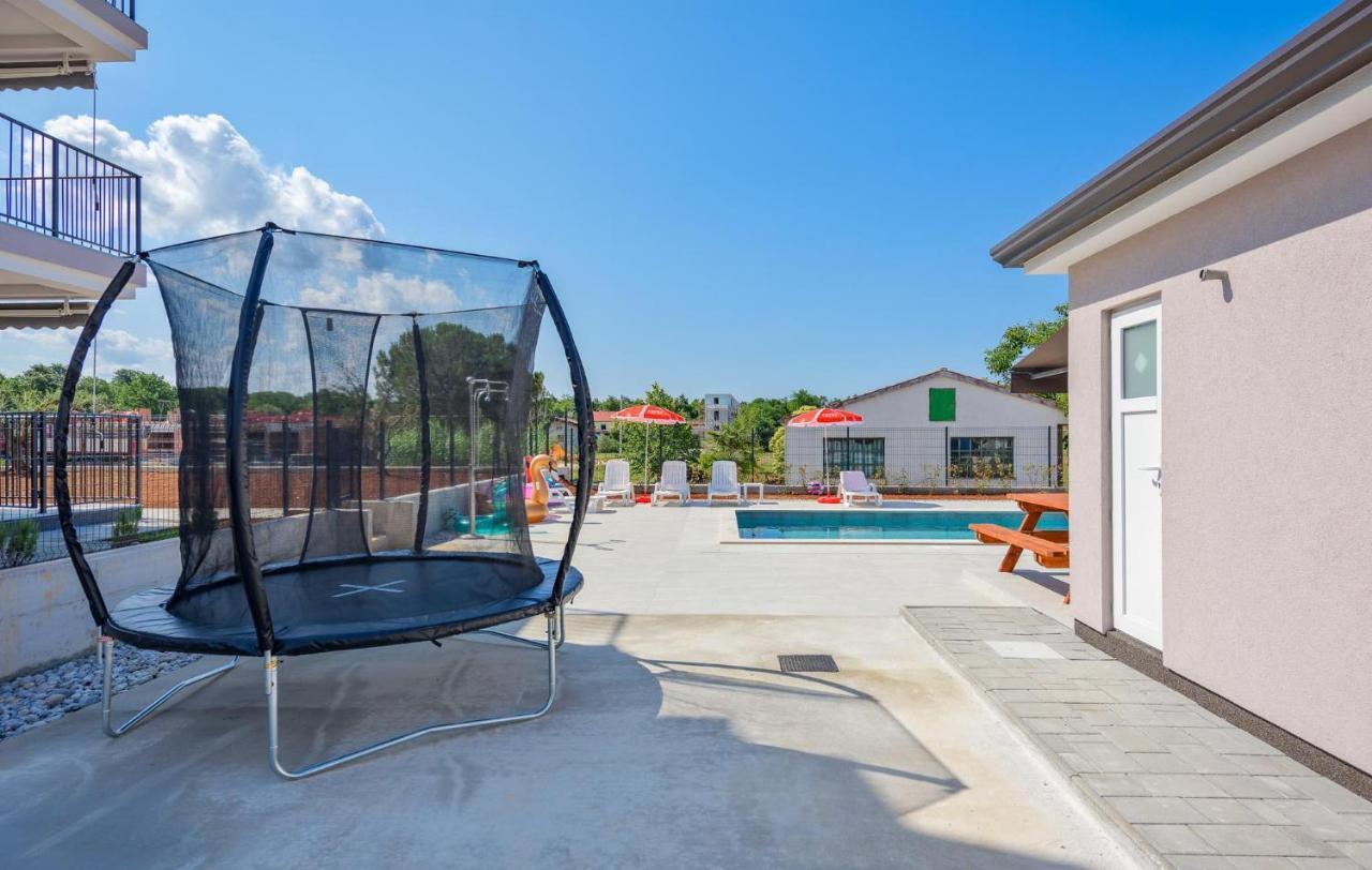 Apartmani Lucija โปเรช ภายนอก รูปภาพ