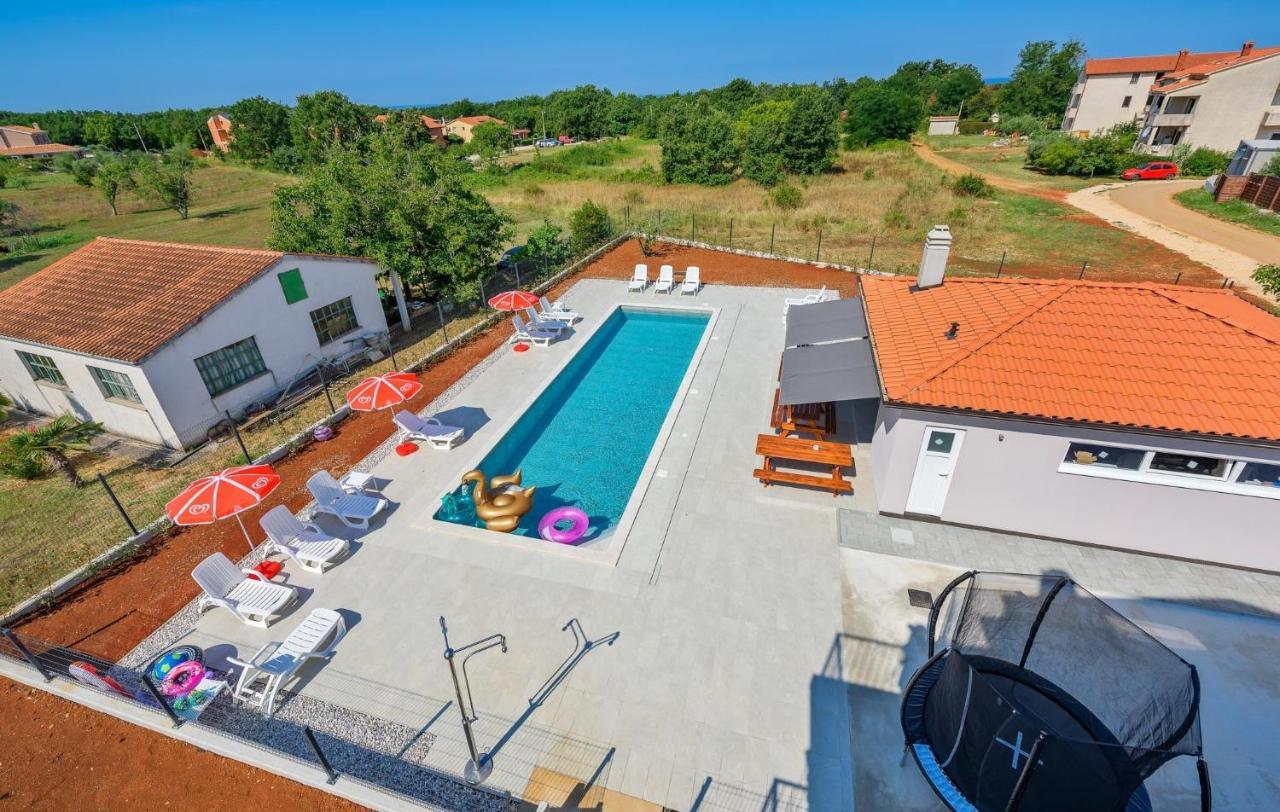 Apartmani Lucija โปเรช ภายนอก รูปภาพ