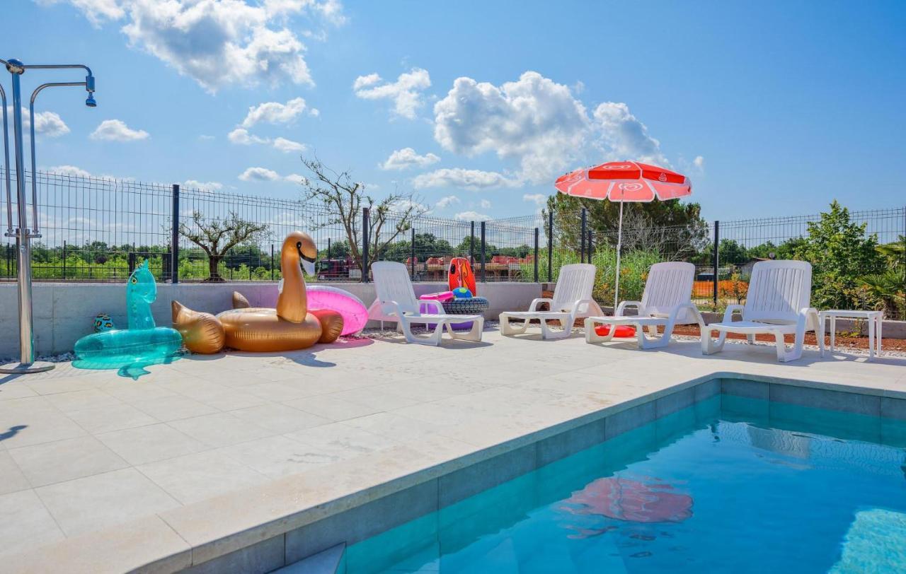 Apartmani Lucija โปเรช ภายนอก รูปภาพ
