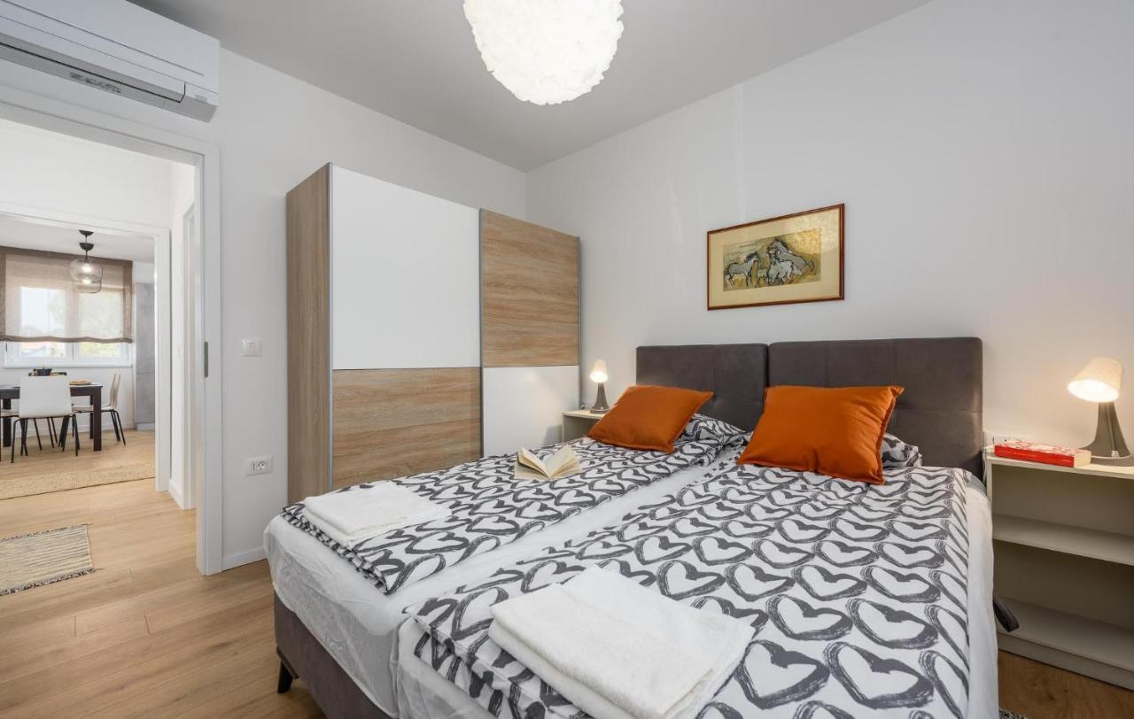 Apartmani Lucija โปเรช ภายนอก รูปภาพ