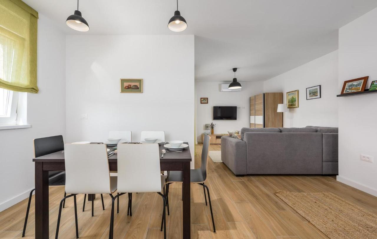 Apartmani Lucija โปเรช ภายนอก รูปภาพ