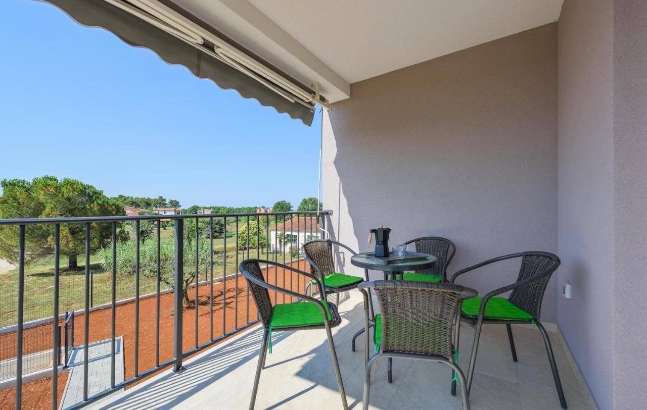 Apartmani Lucija โปเรช ภายนอก รูปภาพ