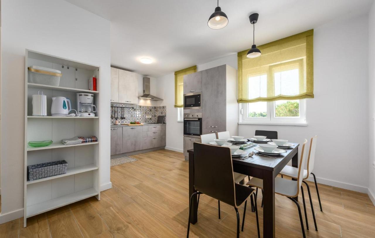 Apartmani Lucija โปเรช ภายนอก รูปภาพ