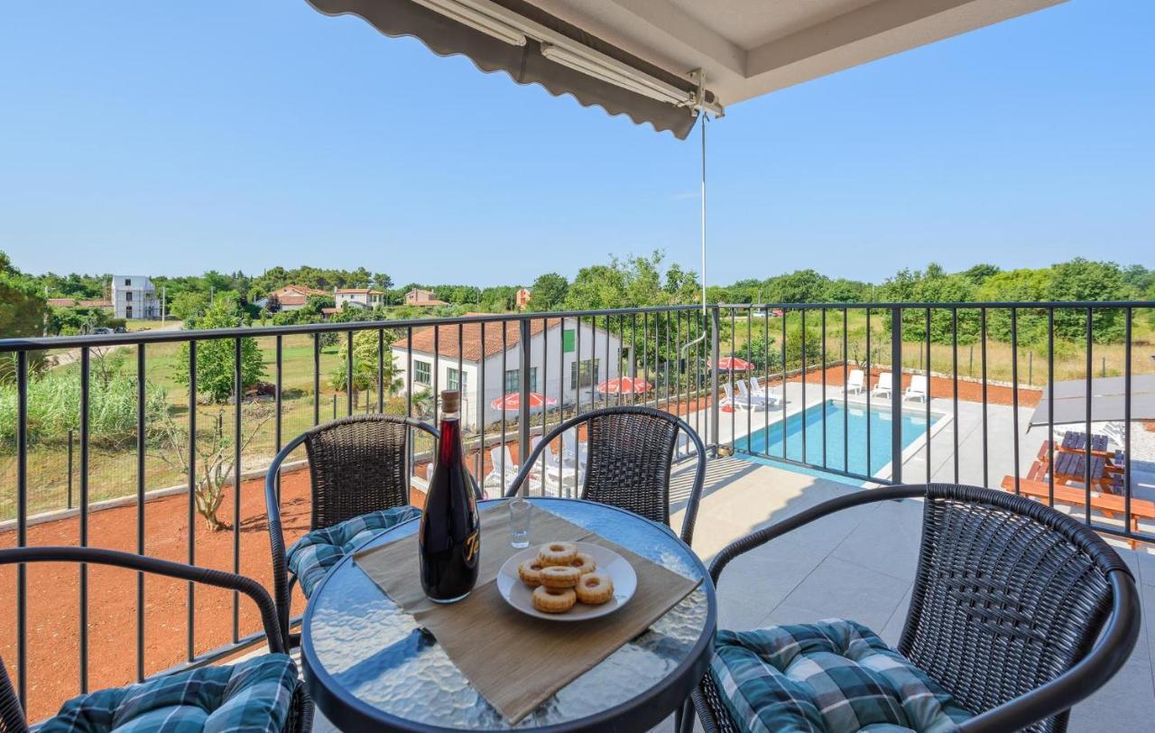 Apartmani Lucija โปเรช ภายนอก รูปภาพ