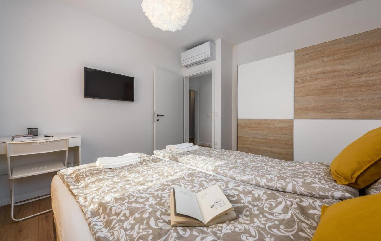 Apartmani Lucija โปเรช ภายนอก รูปภาพ