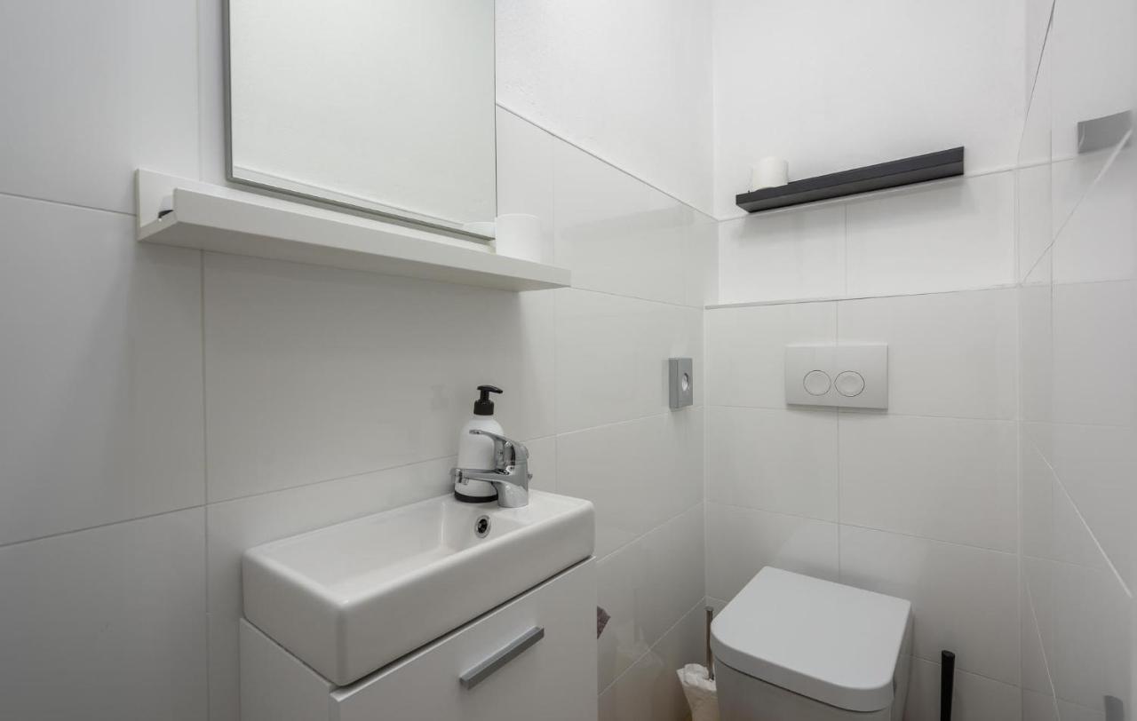 Apartmani Lucija โปเรช ภายนอก รูปภาพ
