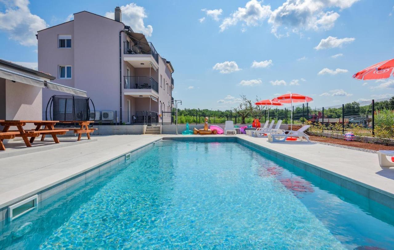 Apartmani Lucija โปเรช ภายนอก รูปภาพ