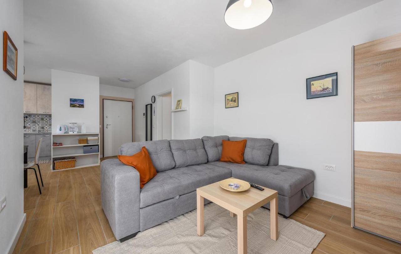 Apartmani Lucija โปเรช ภายนอก รูปภาพ