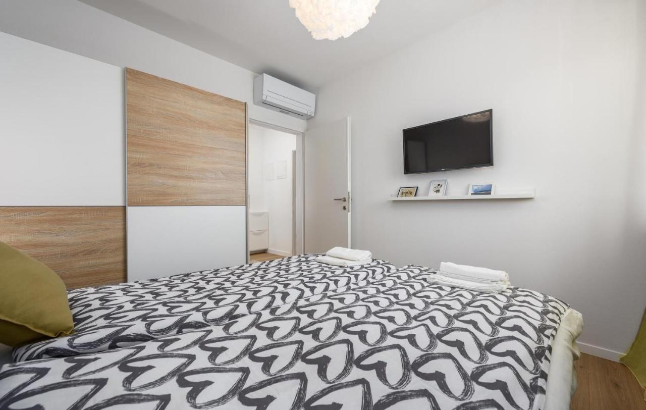 Apartmani Lucija โปเรช ภายนอก รูปภาพ