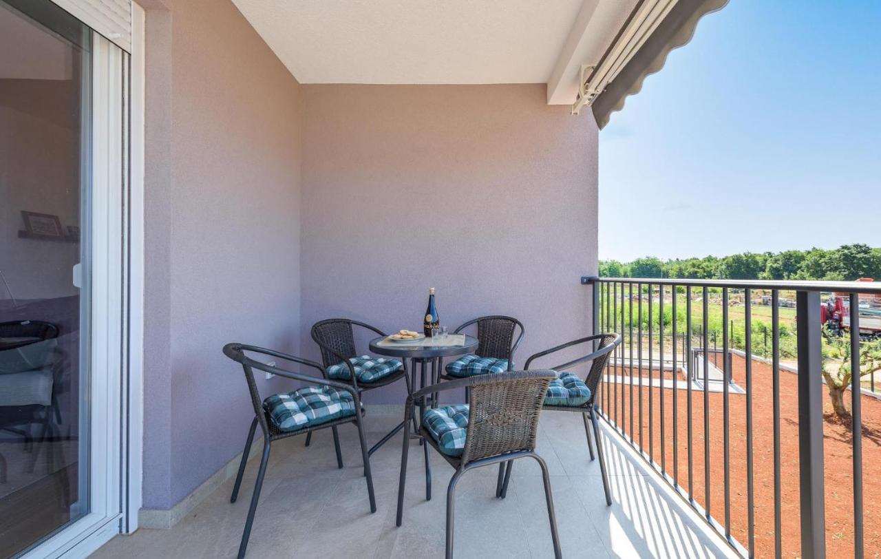 Apartmani Lucija โปเรช ภายนอก รูปภาพ
