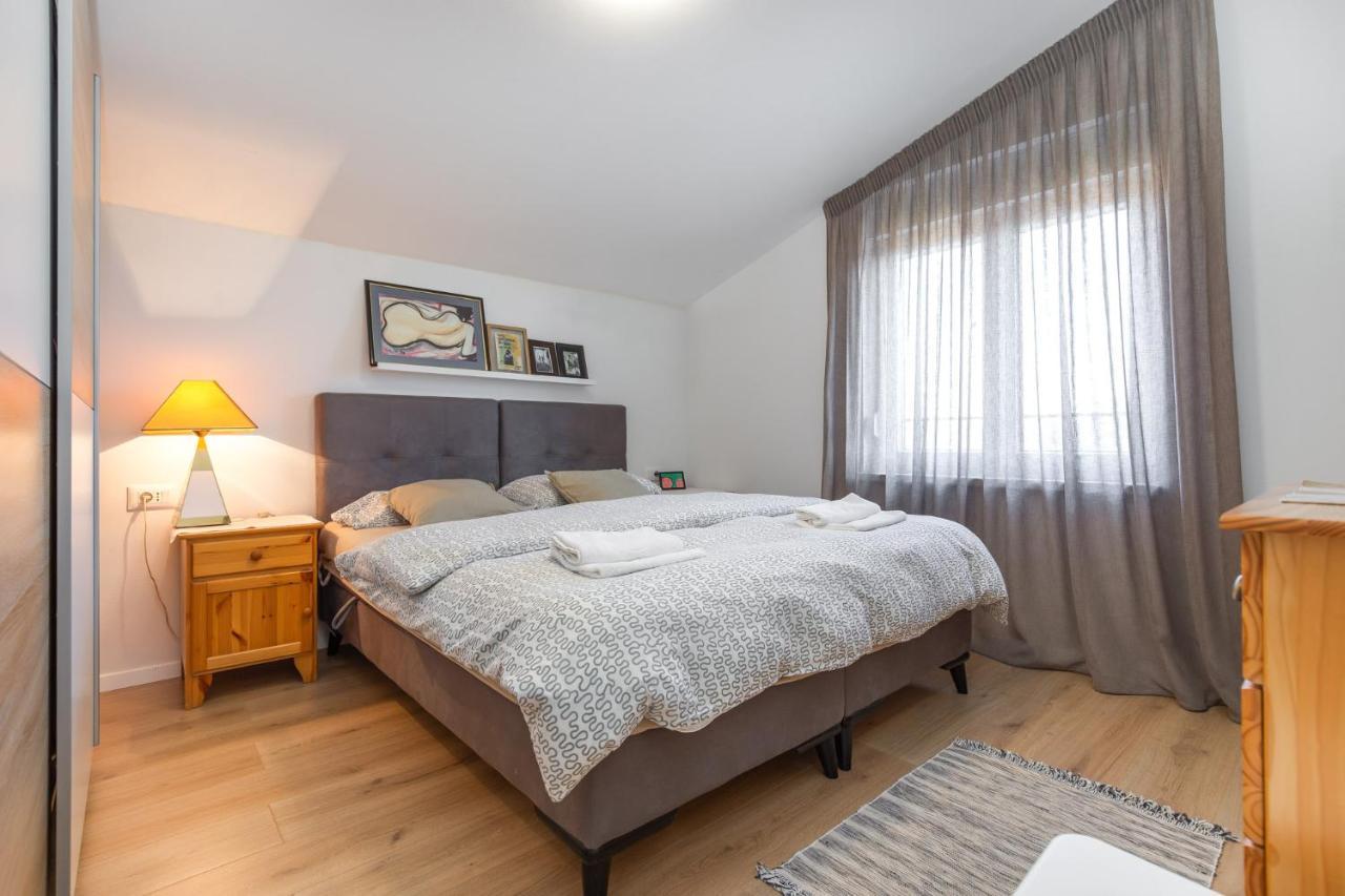 Apartmani Lucija โปเรช ภายนอก รูปภาพ