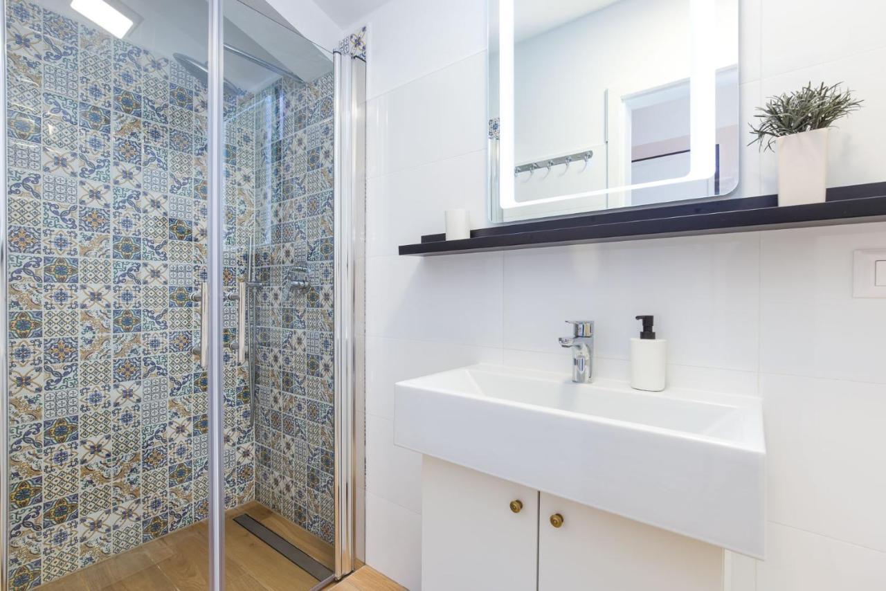 Apartmani Lucija โปเรช ภายนอก รูปภาพ