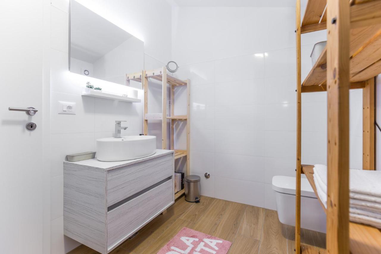 Apartmani Lucija โปเรช ภายนอก รูปภาพ